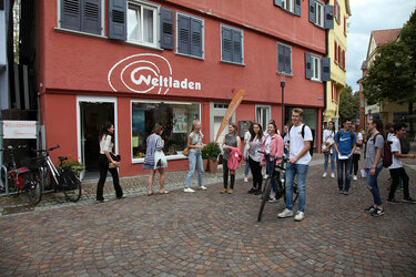 Studierende in der Innenstadt von Rottenburg