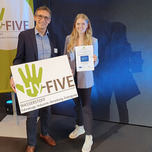 Svenja Ott und Harald Thorwarth freuen sich über die Auszeichnung