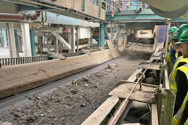 Studierende im Müllheizkraftwerk