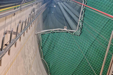 Blick im Turminneren nach oben – ein Arbeitsplatz für Menschen ohne Höhenangst