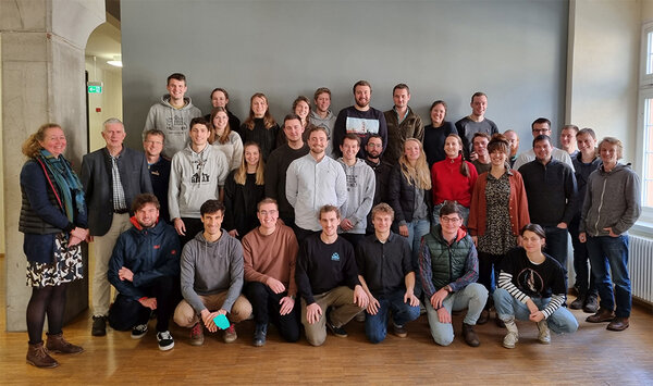 Gruppenfoto mit den Studierenden