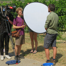 Kamerateam beim Interview im Weinberg