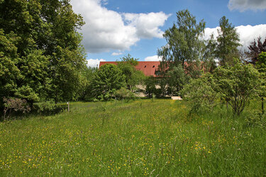 Blick vom Arboretum auf das Hauptgebäude