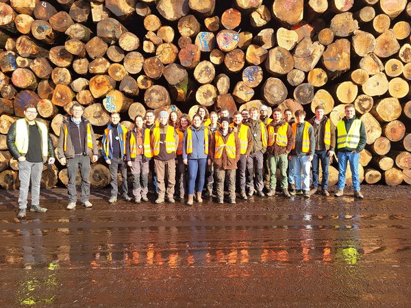 Gruppenfoto mit den Teilnehmern