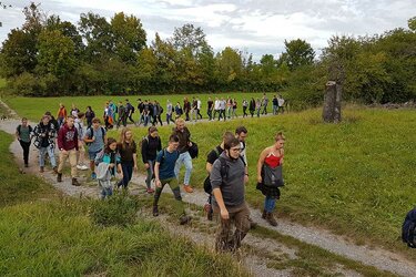 Studienanfänger wandern gemeinsam