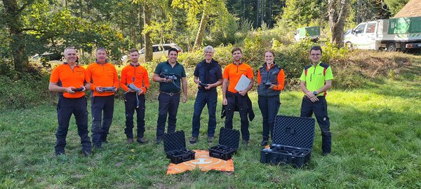 Gruppenfoto mit den Drohnenpiloten