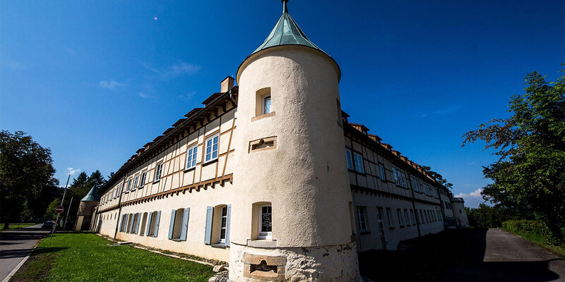 Blick auf den Eckturm des Schadenweilerhofs - Hauptgebäude der Hochschule Rottenburg