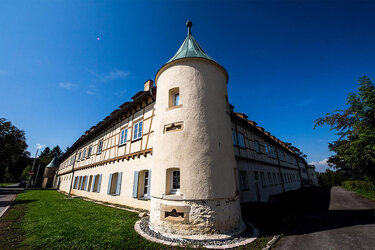 Blick auf den Eckturm des Schadenweilerhofs - Hauptgebäude der Hochschule Rottenburg