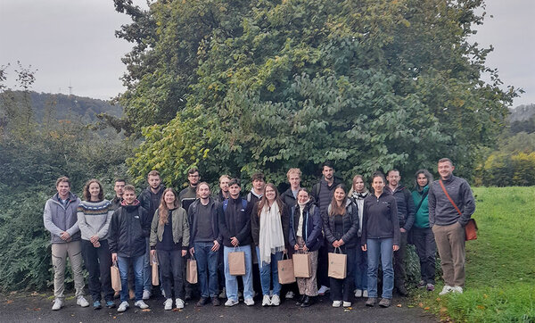 Gruppenfoto mit den neuen Masterstudierenden