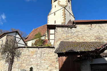 Die Kirchenburg St. Peter in Mühlacker -Lienzingen