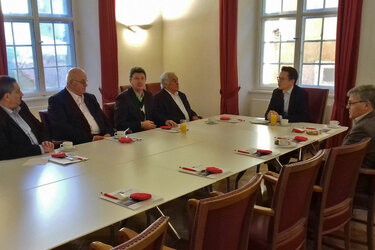 Die Delegation aus Lviv (Ukraine) zu Gast bei Bürgermeister Dr. Hendrik Bednarz im Rathaus der Stadt Rottenburg am Neckar