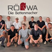 Gruppenfoto mit den Studierenden am Firmensitz