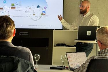 Felix Endriss bei der Präsentation