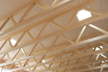 Holzdecke mit Holzkonstruktion