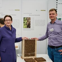 Die Bundesministerin für Wohnen, Stadtentwicklung und Bauwesen Klara Geywitz informierte sich am Stand des BMWSB 