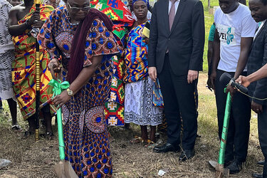 Spatenstich u.a. durch die Regionalministerin der Bono-Region Justina Owusu-Banahene sowie Thomas Schlesinger, Botschafter der Republik Österreich, Bild: HFR 