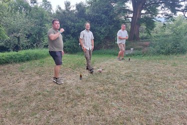 Die Teilnehmer spielen zusammen