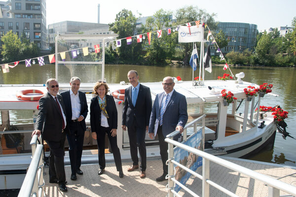 Gruppenfoto: v.l.n.R.: Prof. Dr. Jürgen Lehmann, Präsident der Hochschule Hof; Prof. Dr. Gerhard Schneider, Rektor der Hochschule Aalen; Prof.‘in Dr. Uta M. Feser, Präsidentin der Hochschule Neu-Ulm; Prof. Dr. Bastian Kaiser, Rektor der Hochschule für Forstwirtschaft Rottenburg; Prof. Dr. Volker Reuter, Rektor der Technischen Hochschule Ulm 