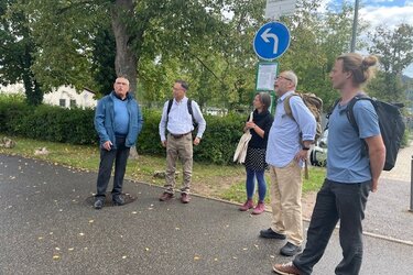 Begrüßung der japanischen Forschenden durch den Rektor der HFR, Prof. Kaiser