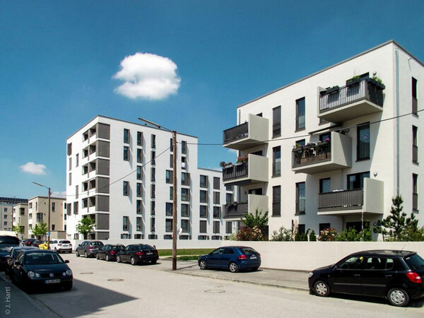 Blick auf derzeit Europas größte Holzbausiedlung mit 570 Wohnungen dem „Prinz Eugen-Park“ in München. 