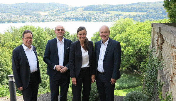 Gruppenfoto: v.l.n.r.: Prof. Dr. Ulrich Jautz (Hochschule Pforzheim), Prof. Dr. Stephan Trahasch (Vorsitzender, Hochschule Offenburg), Prof. Dr. Katja Rade (Hochschule für Technik Stuttgart), Prof. Dr. Harald Riegel (Hochschule Aalen)