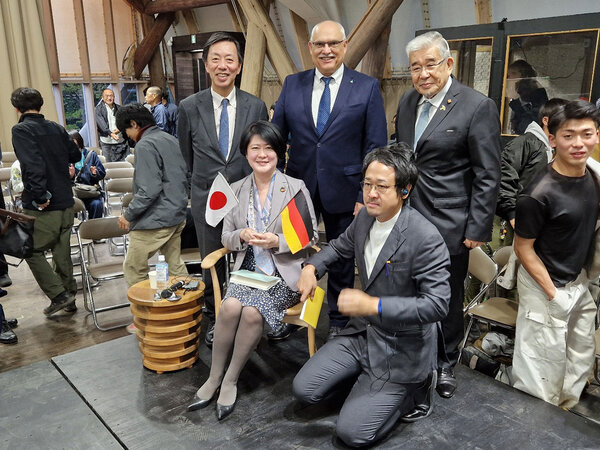 Gruppenfoto mit den Teilnehmern