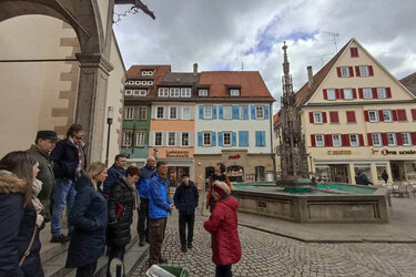 Die Teilnehmer bei einer Stadtführung durch Rottenburg.