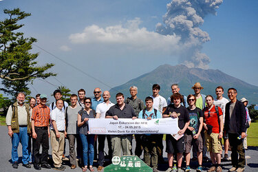 Eine Delegation der HFR machte sich gemeinsam mit 15 Studierenden im Rahmen einer zehntägigen Reise ein Bild vom aktuellen Entwicklungsstand der japanischen Forstwirtschaft