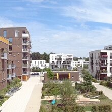 Blick auf die Holzbausiedlung Prinz Eugen Park in München, in der 566 Wohneinheiten in Holz- bzw. Holzhybridbauweise realisiert wurden.