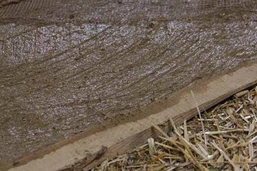 Holzständerwand mit Strohdämmung und Lehmputz