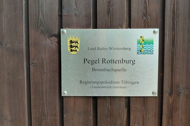 Schild vom Pegel Rottenburg