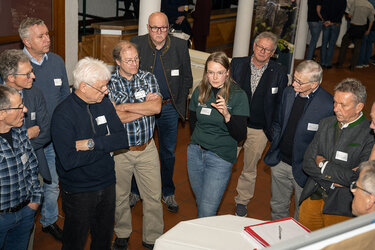 Die Neugründung von Gemeinschaftswäldern ist ein schwieriges Geschäft – Lena Rentschler (Kreisforstamt Freudenstadt) in der Diskussion am Thementisch „Neugründungen“.