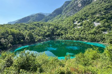 Türkisfarbener Bergsee