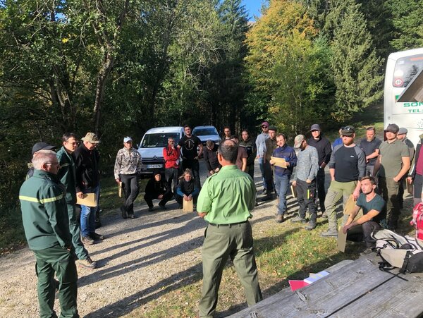  Begrüßung der Studierenden im Kommunalwald von Rimbach près-Guebwiller durch P. Tibiletti