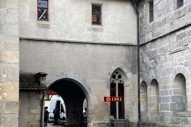 Blick auf das Schloss mit Zeitnahme mit blauen Matten