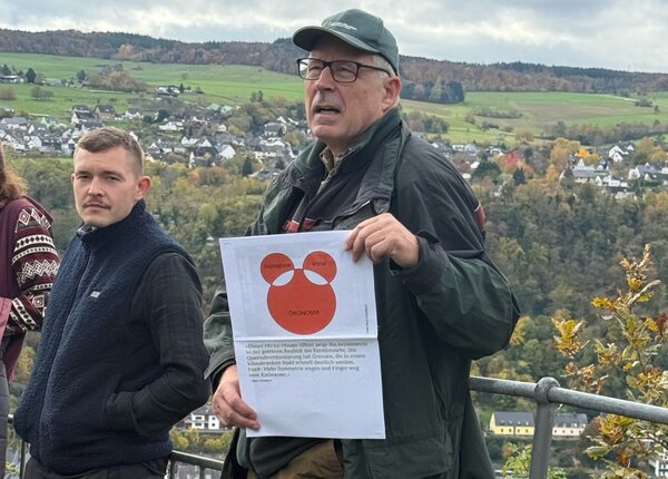 Martin Grünebaum beim Vortragen des Ökosysystemleistungsmodell