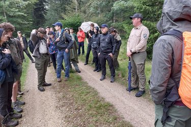 Diskussion zu den Wäldern der Unternehmensgruppe Fürst von Hohenzollern unter Leitung des Forstchefs Jakob Fischer