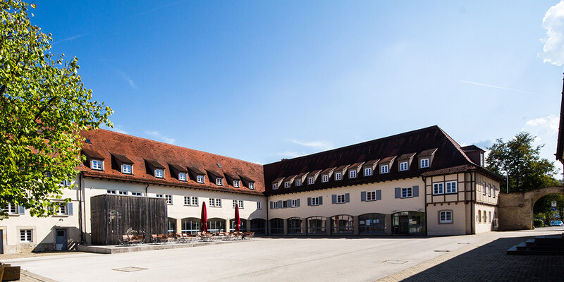 Blick in den Innenhof des Schadenweilerhofs - Hauptgebäude der Hochschule Rottenburg