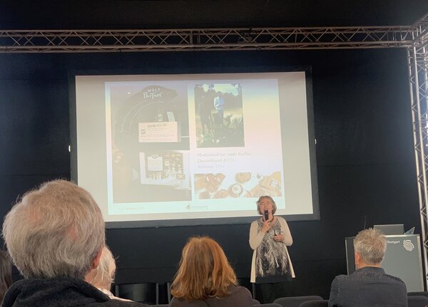 Prof. Megerle bei einem Vortrag zur Klima- und sozialegerechte Landwirtschaft in Burundi auf der Messe Fair Handeln in Stuttgart