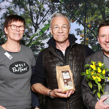 Gruppenfoto: Margret Halder mit Schauspieler Klaus J Behrendt und Thomas Hoyer