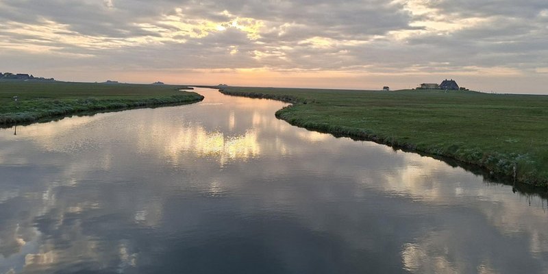 B.Sc. Water Resource Management Blick auf einen Fluß im Sonnenuntergang