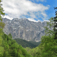 Blick auf eine Felsmassiv