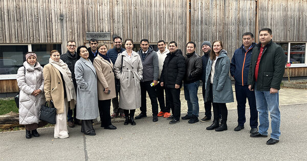 Gruppenbild mit Technikum (Bild: Petra Lohmüller)