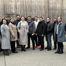 Gruppenbild mit Technikum (Bild: Petra Lohmüller)