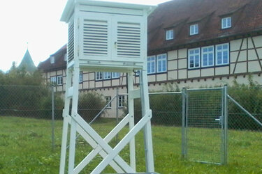 Klimastation der Hochschule Rottenburg im Frühjahr