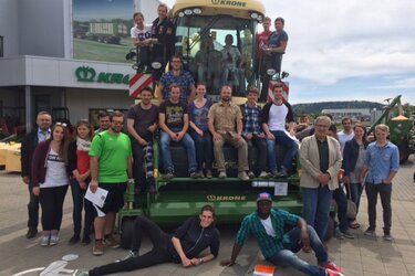 Gruppenfoto mit Studierenden