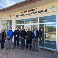 Hochschulvertreter von HFR und Izmir-University vor der Izmir-University 