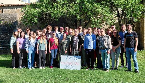Gruppenfoto mit den Teilnehmern