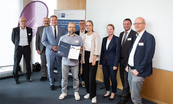 Gruppenfoto mit Vertretern der IHK und Prof. Poetsch