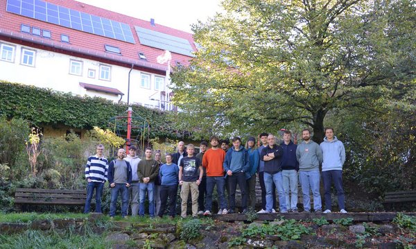 Gruppenfoto mit den Teilnehmern